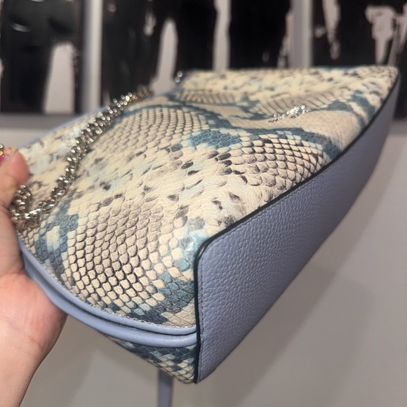 Kate Spade New York
ZIPPY SNAKE EMBOSSED CONVERTIBLE CROSSBODY - Picture 5 of 7